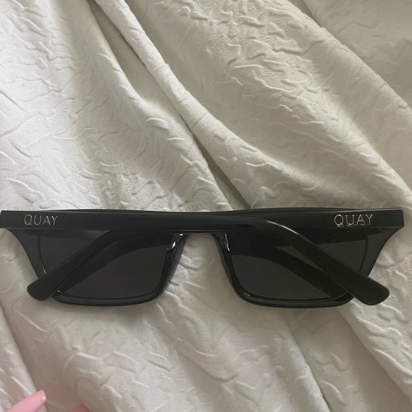 Authentic QUAY sunglasses - Picture 3 of 4